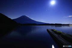 「月夜に浮かぶ」