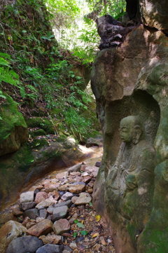 橋下のお地蔵様