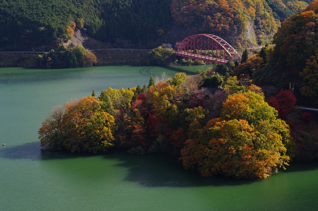 湖畔の秋