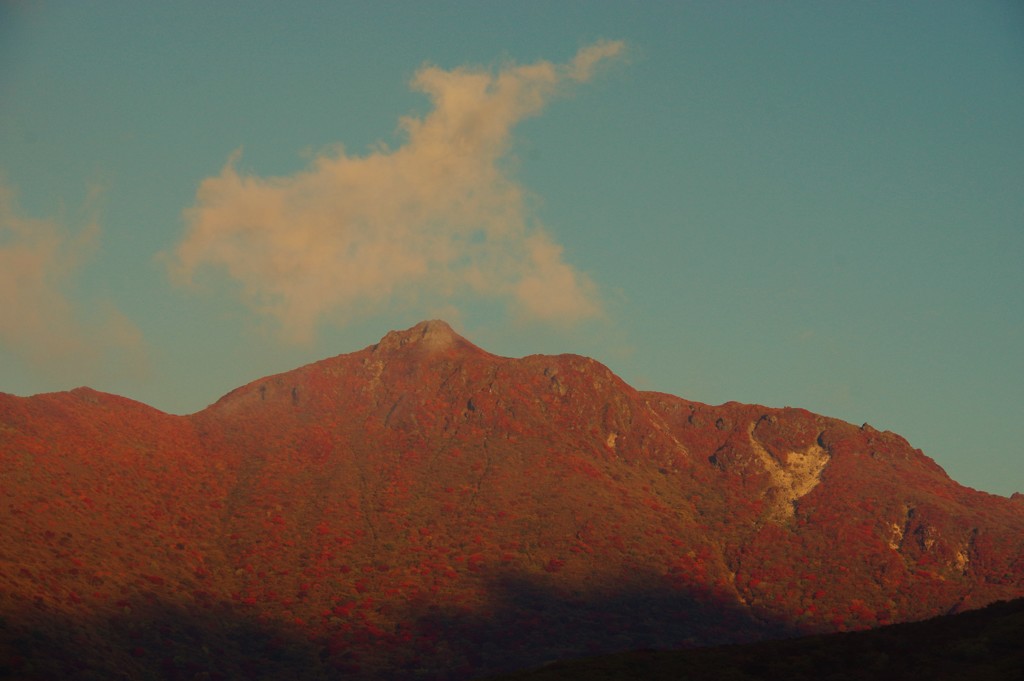 夕陽に染まるくじゅう大船山