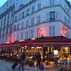 パリ：早朝のカフェ