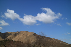 ぽっかり浮かんだ白い雲♬