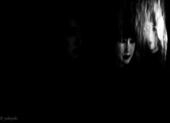 浮かび上がった女