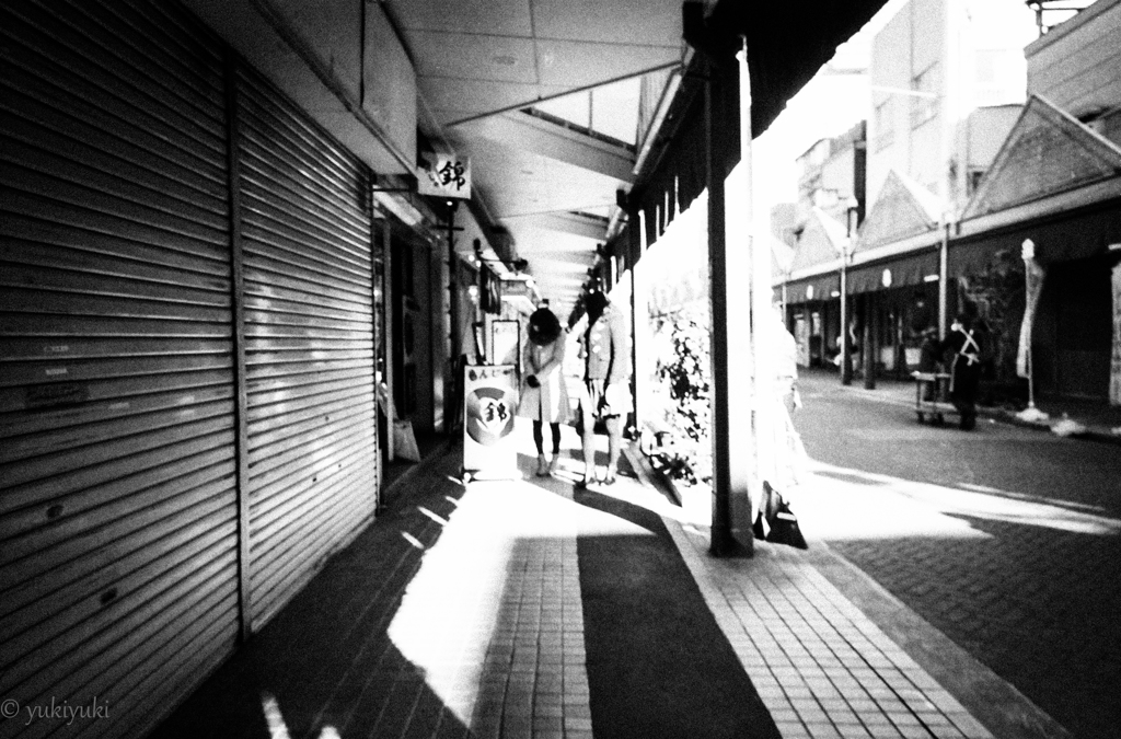 首のない巨大女