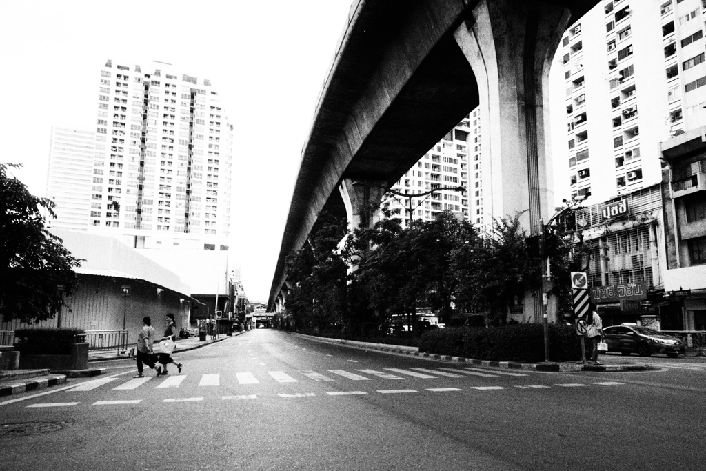 in the distance　バンコクの朝