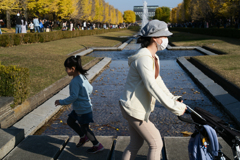 人々の紅葉