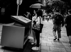 日傘は顔の日焼けを避けるが