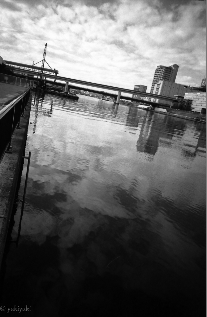 もう流れない潮風と赤いキャンディ