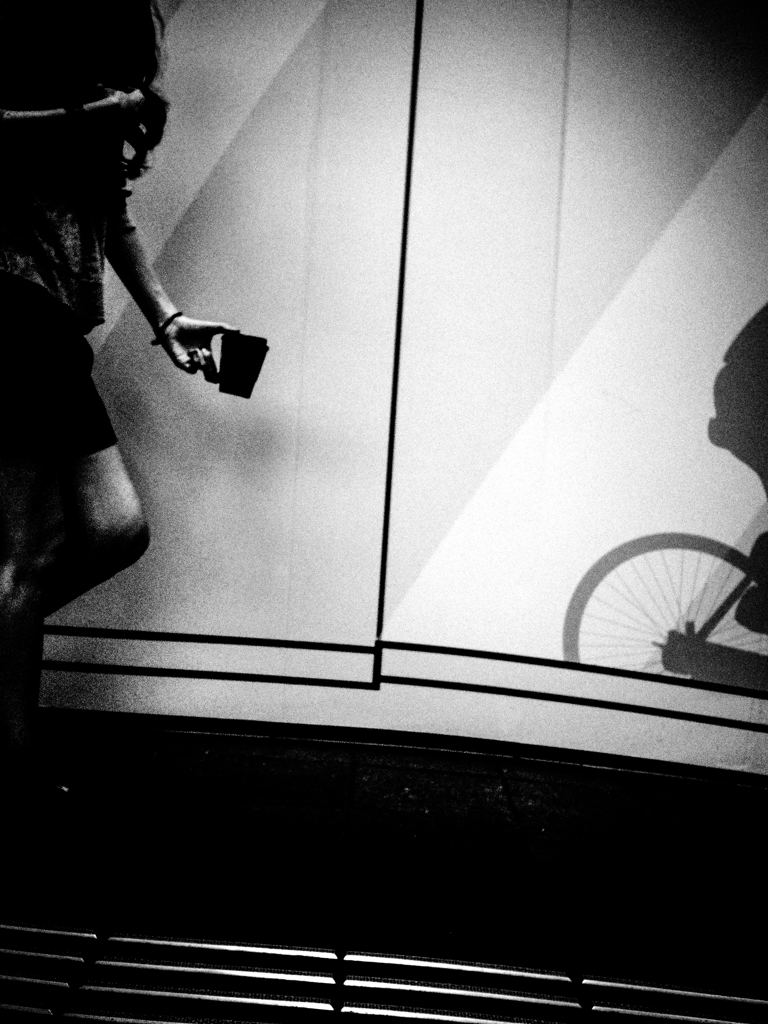 コーヒーを持つ手は素敵に・・・