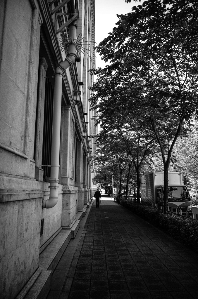 遠くにみたおっさんの背中