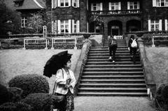 遠くを見る優しい目