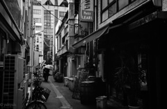 路地裏の雨は冷たいのか 路地裏の雨は冷たいのか