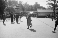 ハッとしてグー