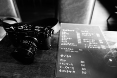 喫茶店にてLeica　M３