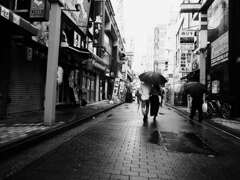 愛は雨の中で