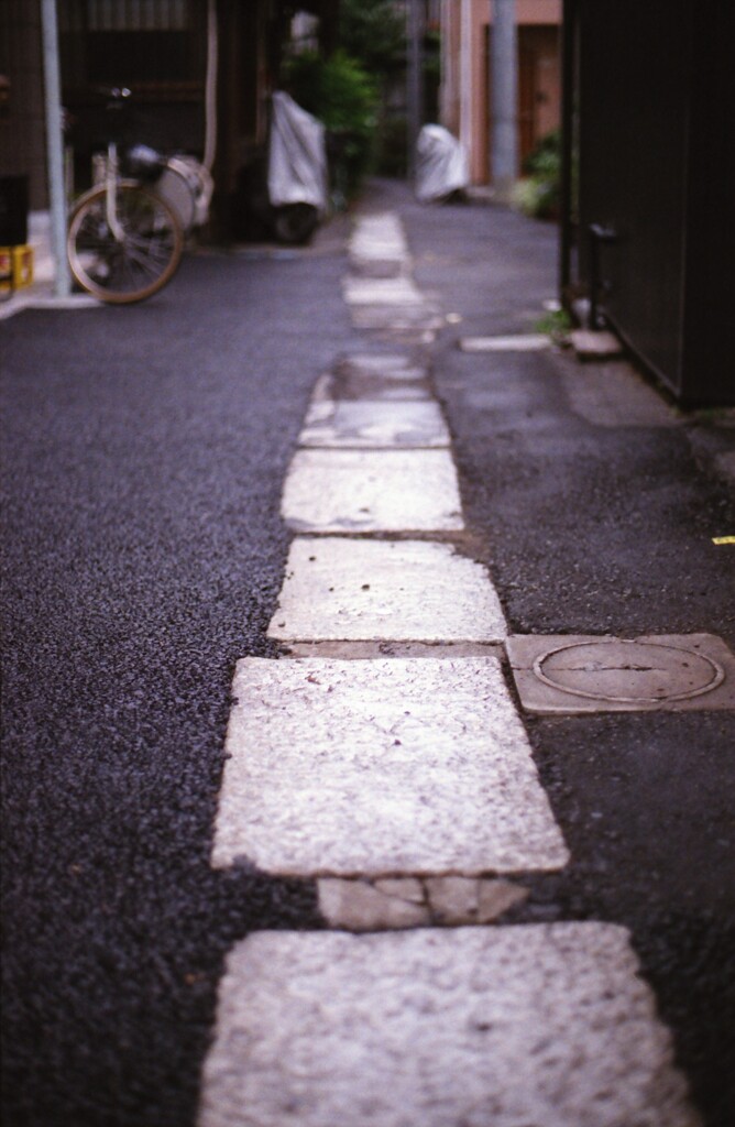 裏路地の絨毯