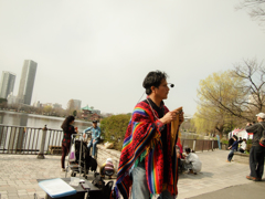 故郷を想うパフォーマー