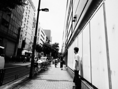 後ろ姿を見続けた男に心の太陽があたる日は・・・