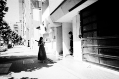 袖触れ合うも他生の縁