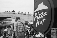 ピザハットに背を向けて