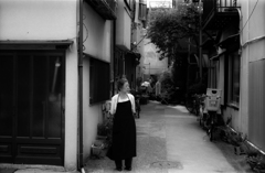 待つ女