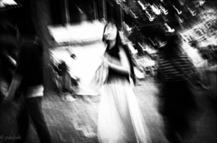 振り向いた女