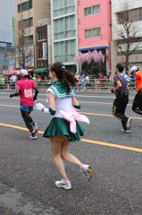 走るセーラームーン