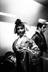 世の中、金次第