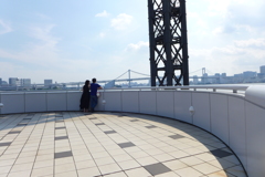 青い空に託した