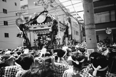 ロモによる本社神輿