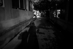 In the distance　夜の裏路地にて