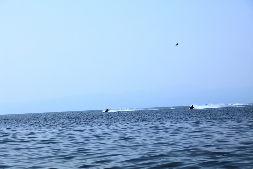 青いモーターレース