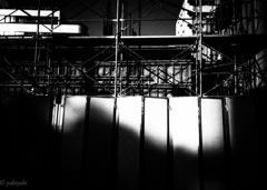 朝の工事現場には男の眩しさがあった