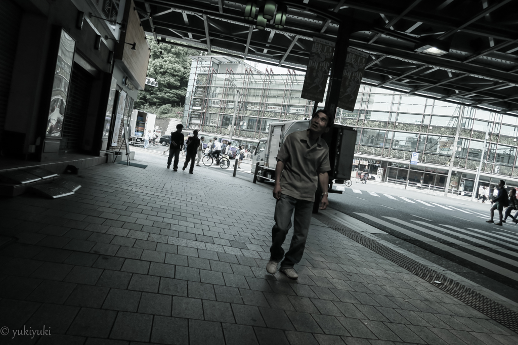 見上げてごらん