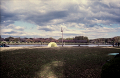 男よテントを張れ