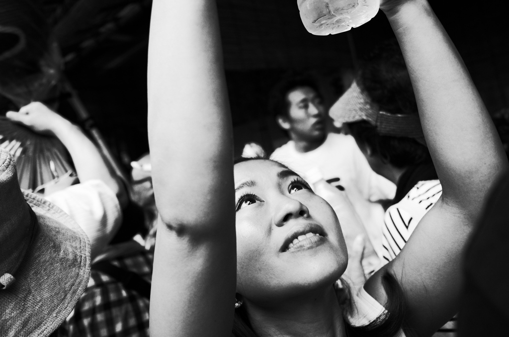 手をかざして見てごらん。