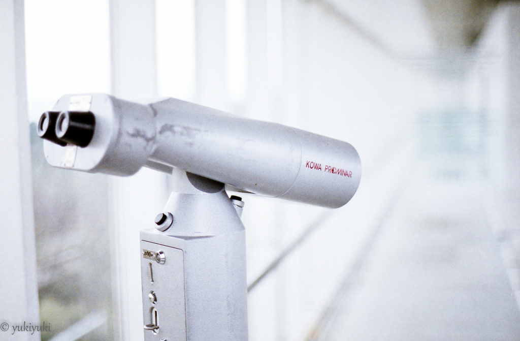 望遠鏡を覗いて