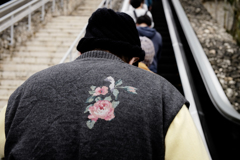 薔薇に包まれた男