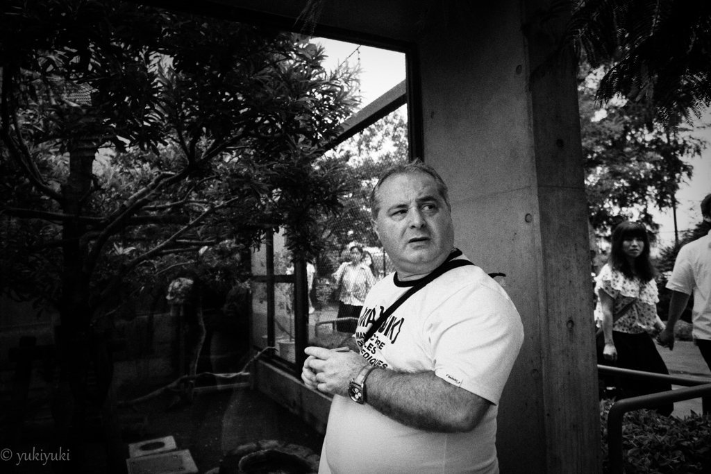 渋い振り向き顔