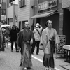 街に溶け込む侍