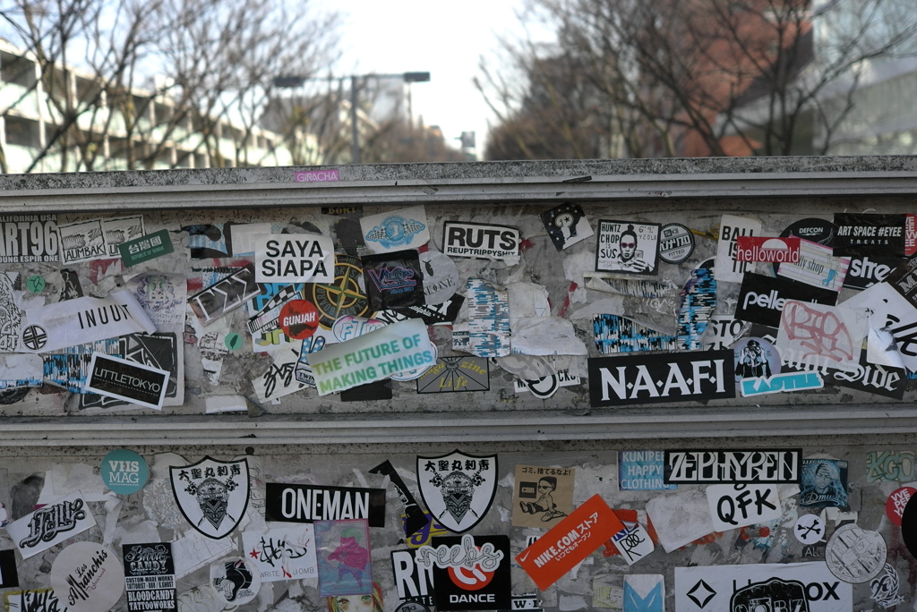 無駄過ぎるステッカーと無駄な写真