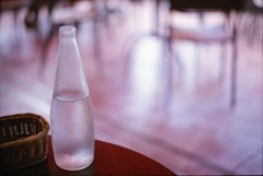 水はボトルでくれ