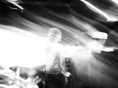 そっちへ行ってはいけない