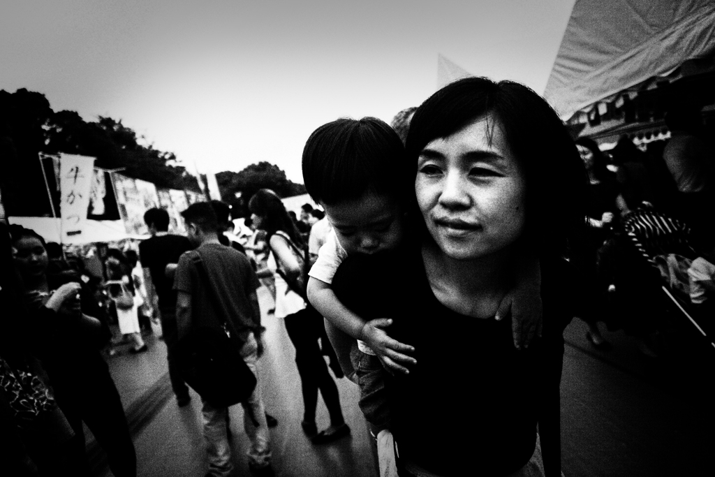 母