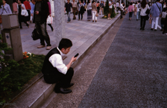 休憩中の彼に近寄らない人々