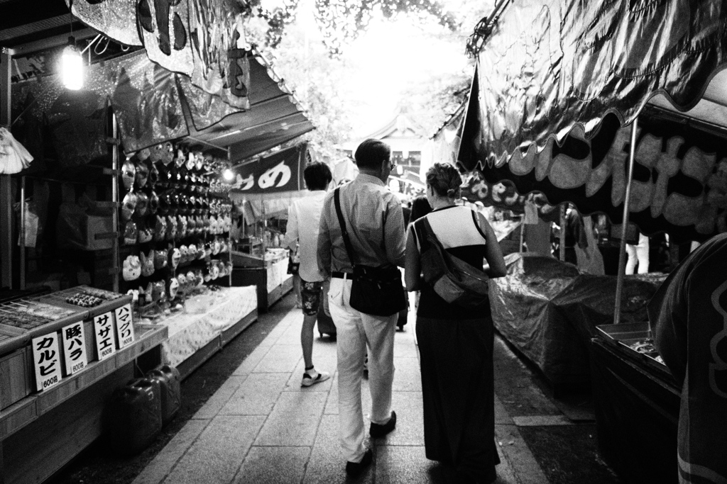 露店は夫婦でのんびりと