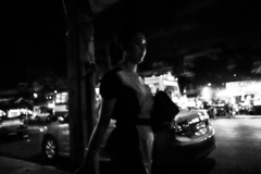 in the distance・・夜の美女