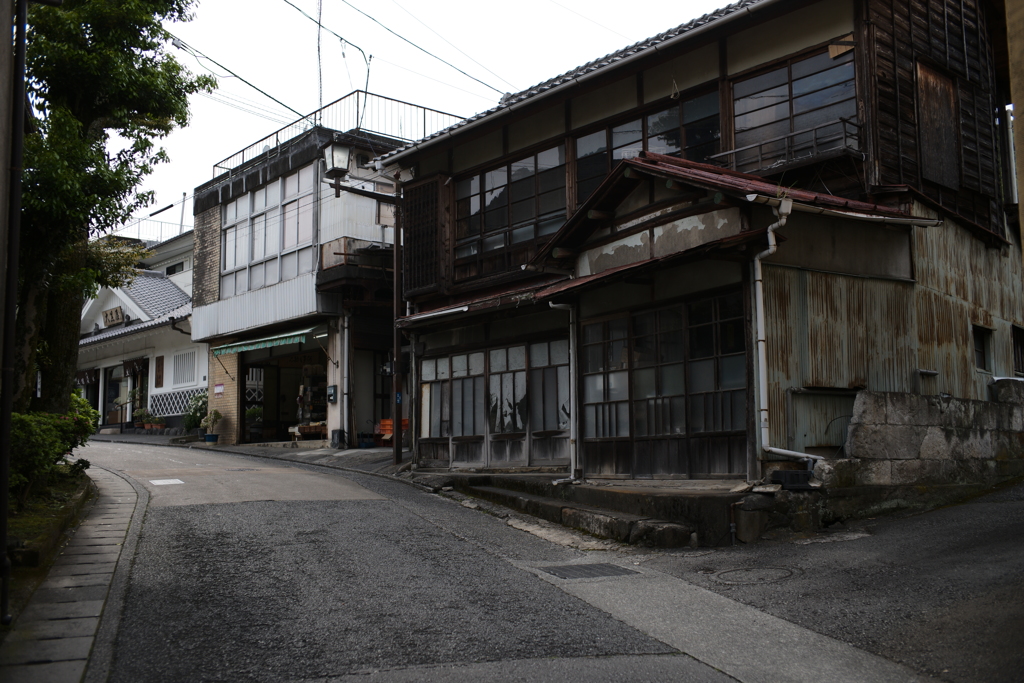 この坂を登ると