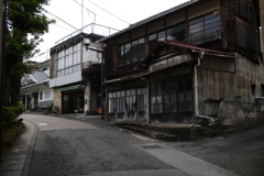 この坂を登ると