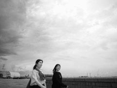 みんな空の下、シンクロ